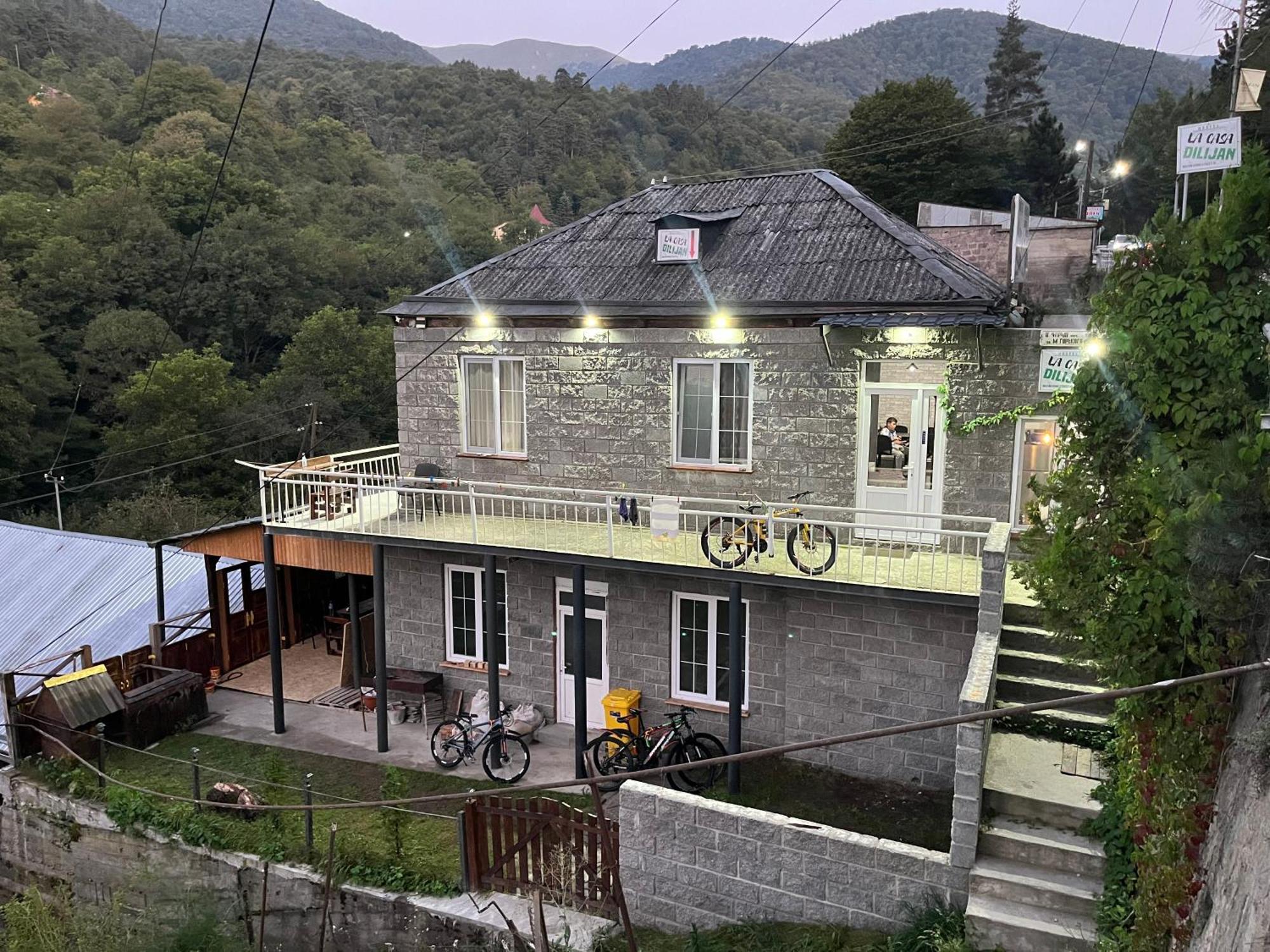 Hostel La Casa ديليجان المظهر الخارجي الصورة
